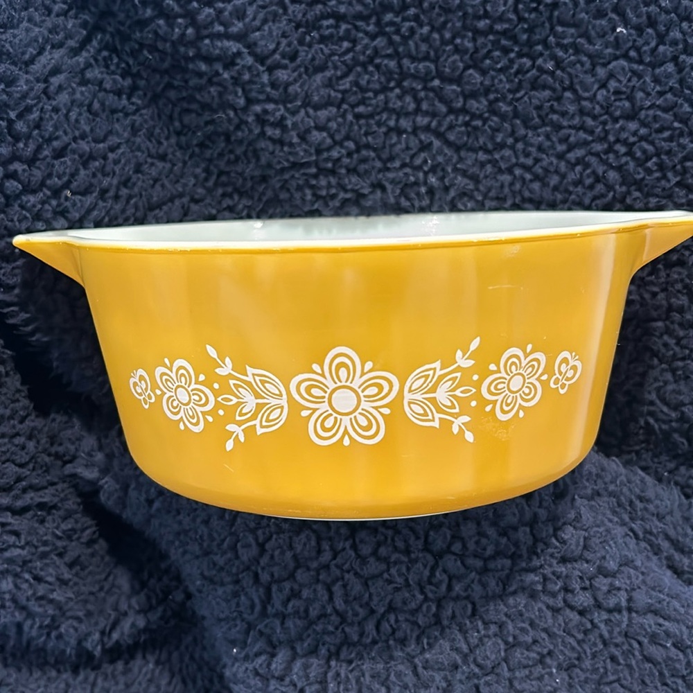 Gold Butterfly Pyrex 9” Casserole Bowl.